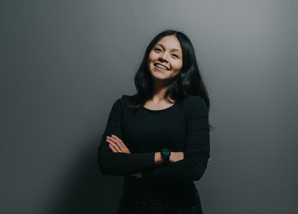 Confident woman smiling with folded arms, symbolizing Iyali’s personal growth and empowerment coaching in Chennai.